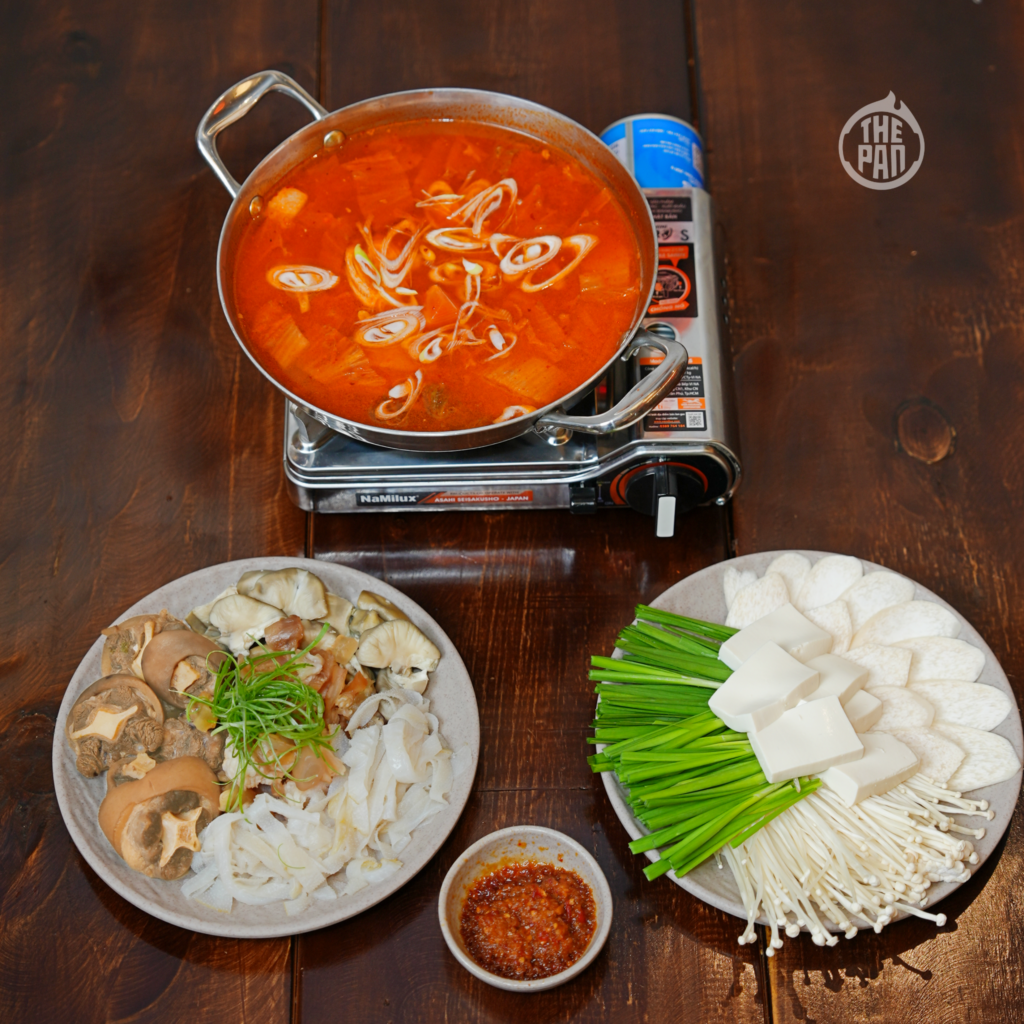 Lẩu Kim Chi Lòng Bò The Pan gồm những gì?